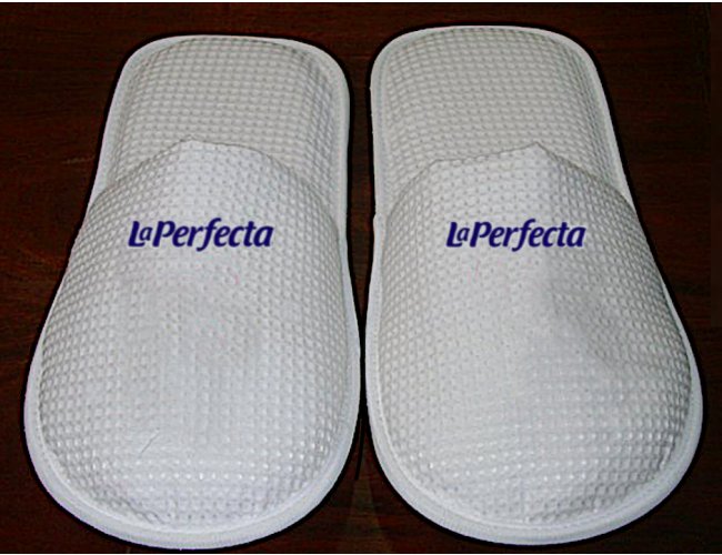 https://www.promarketingdesign.com.br/content/interfaces/cms/userfiles/00278/produtos/44487-pantufas-personalizadas-pantufas-para-hoteis-pantufas-para-hospitais-chinelos-personalizados-939.jpg