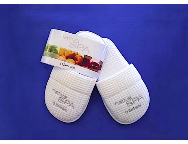 https://www.promarketingdesign.com.br/content/interfaces/cms/userfiles/00278/produtos/chinelo-personalizadospantufas-personalizadaschinelos-de-hotel-personalizadoschinelos-personalizado-767.jpg